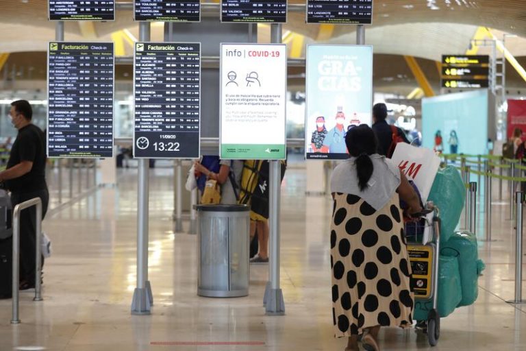 Ábalos niega cambio de criterio en las PCR a turistas y destaca que «dinamizará al sector»