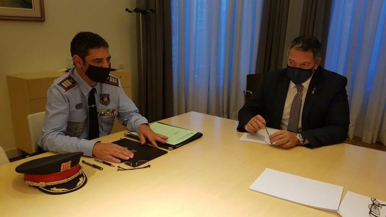 Trapero quiere «huir del foco mediático y hacer de policías», según el consejero