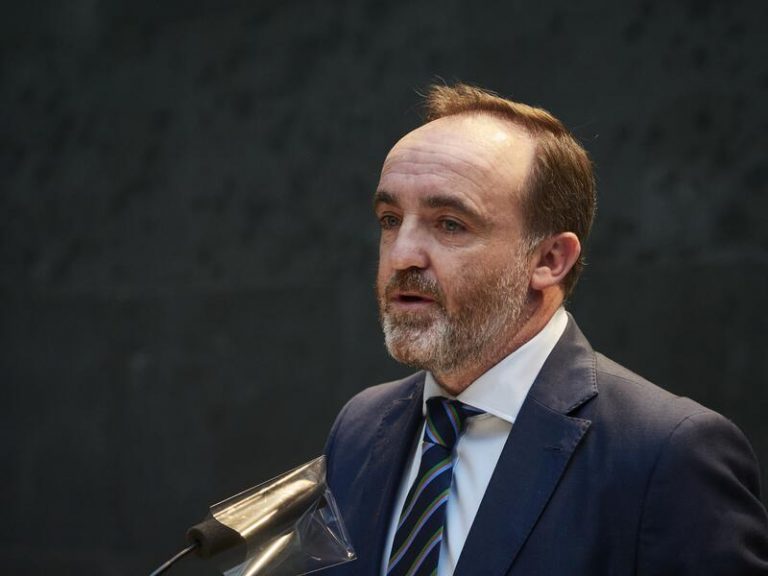 Esparza afirma que Chivite «está vendiendo Navarra al independentismo vasco»