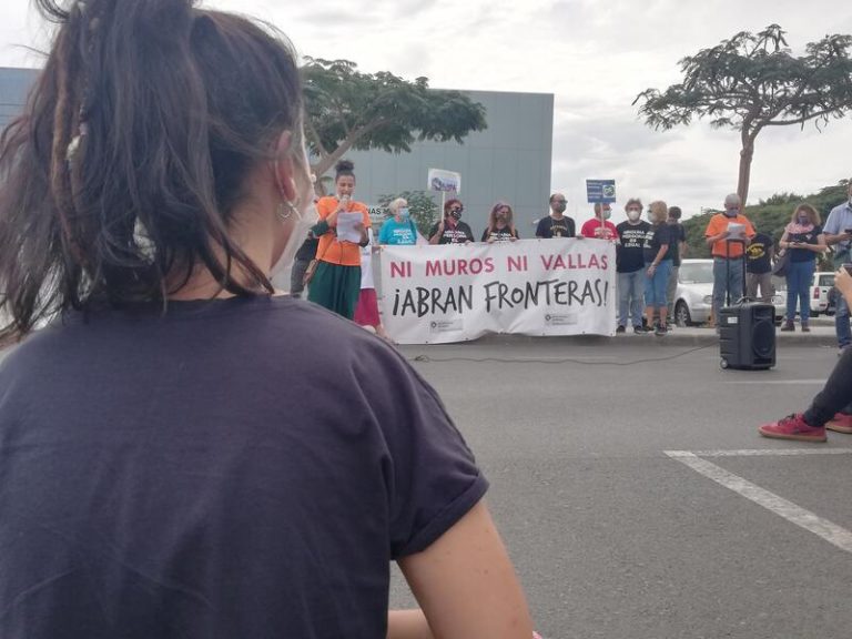 Marlaska asegura que Canarias «no se convertirá» en la nueva isla de Lesbos