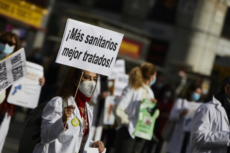 Ayuso renovará hasta junio a los 11.000 sanitarios contratados en la pandemia