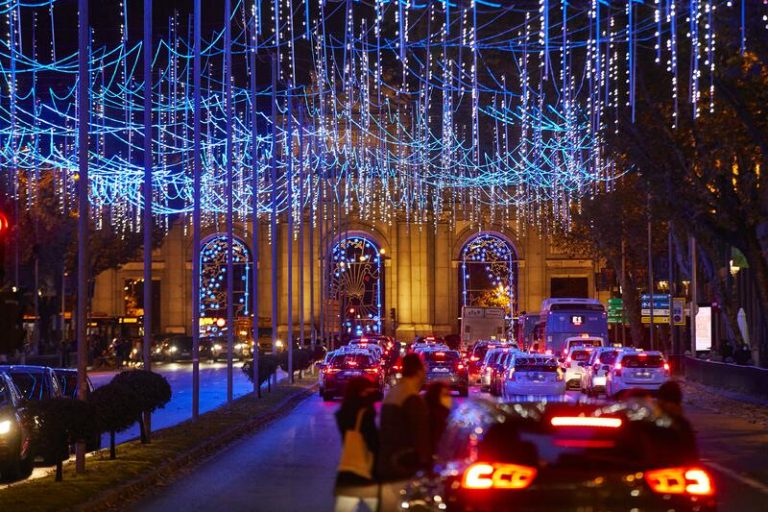 Madrid se llena de luces, vuelve el belén de Cibeles y el ‘Price en Navidad’