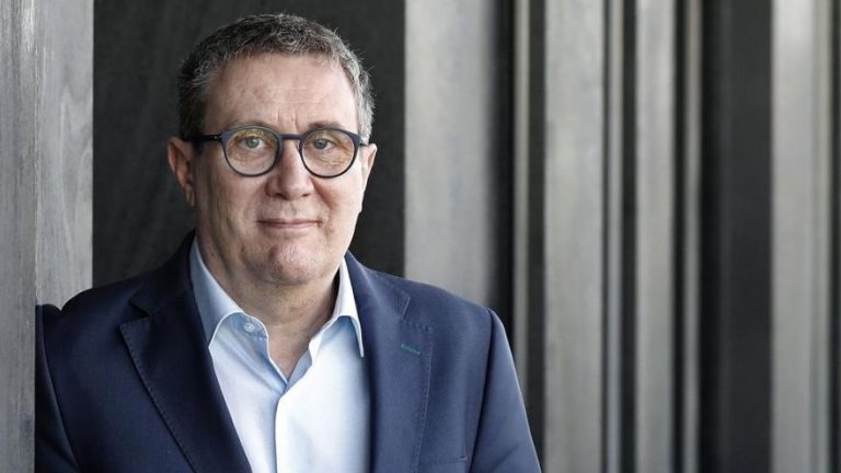 Luisgé Martín gana el Premio Herralde de Novela con ‘Cien noches’