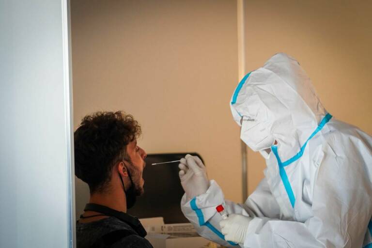 Comunitat Valenciana registra nuevo récord de contagios con 1.969 positivos y suma 20 fallecidos