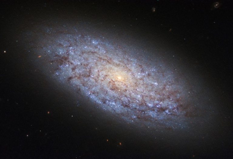 Descubren el mecanismo que elimina la materia oscura de las galaxias