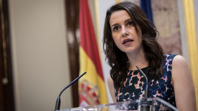 Arrimadas: «Vamos a ver si en el Gobierno manda Iglesias o la parte moderada del PSOE»