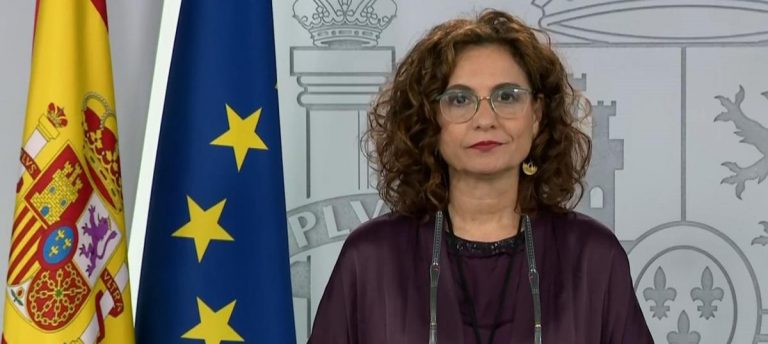 Montero dice que «no tiene sentido» la enmienda de desahucios