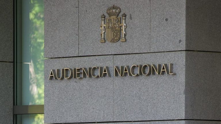 La que fuera secretaria de Corrochano en el BBVA señala ante el juez que trabajaban de manera ordinaria con ‘Cenyt’