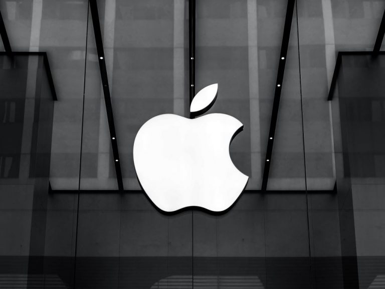 OCU demanda a Apple por «obsolescencia programada»