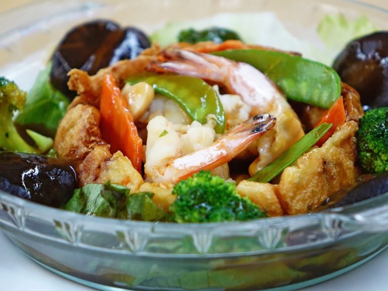 Así puedes hacer un wok de pollo en casa