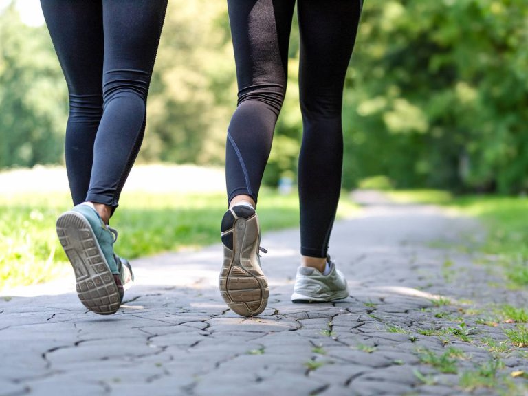 Esto es lo que tienes que andar para adelgazar: trucos y consejos