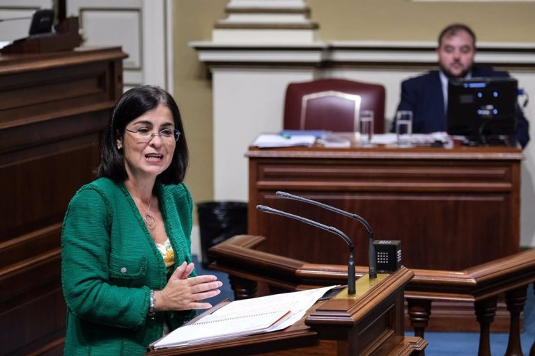 Darias niega que el Gobierno haya dejado ‘sola’ a Canarias ante la crisis migratoria