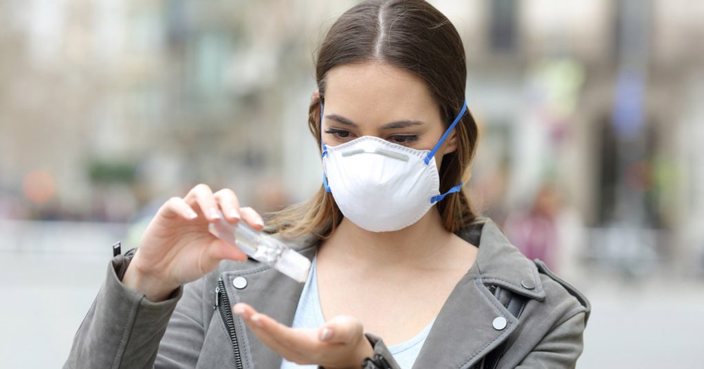 El asunto de no lavarnos las manos al colocarnos las mascarilla y después