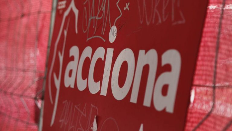 Acciona se impulsa un 2,5% en Bolsa tras vender un paquete de concesiones