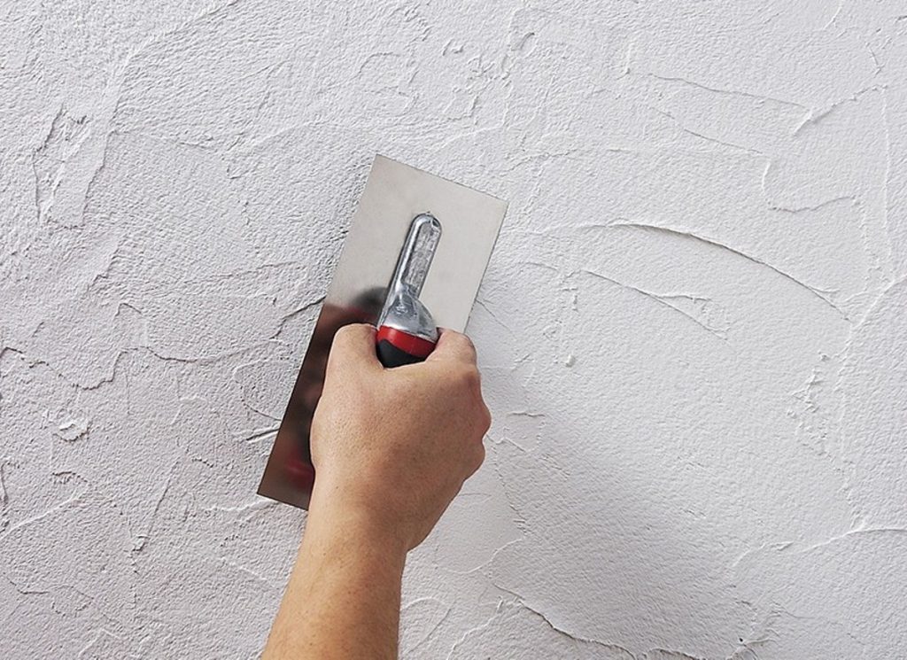 Tapar agujeros pared: el truco para dejar las paredes lisas