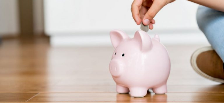 El superávit por cuenta corriente cae un 81% hasta octubre