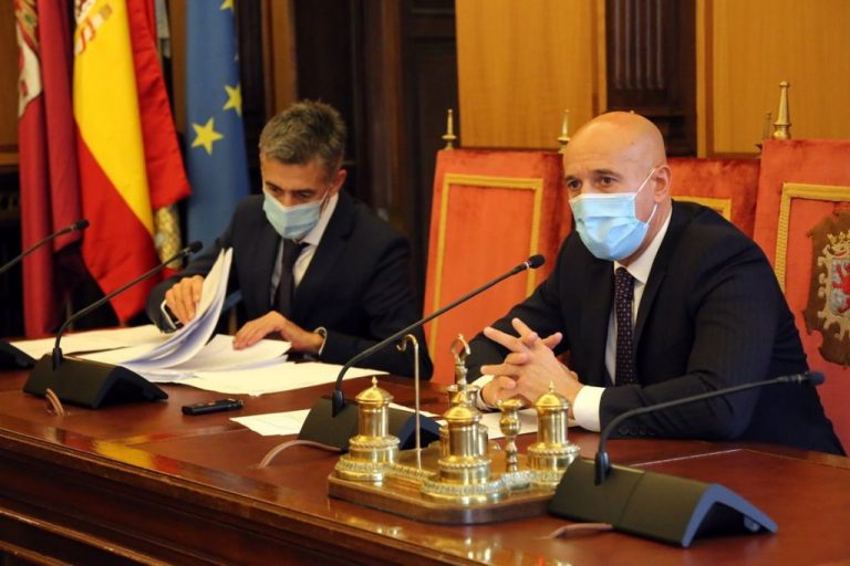 El alcalde de León denuncia que los «vándalos» solo quieren causar el «caos y el desconcierto»
