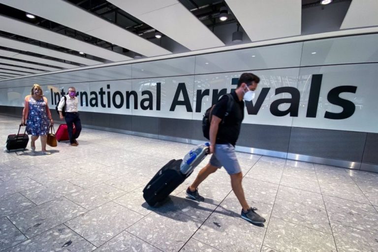 Filipinas veta la entrada de viajeros de 20 países, entre ellos España