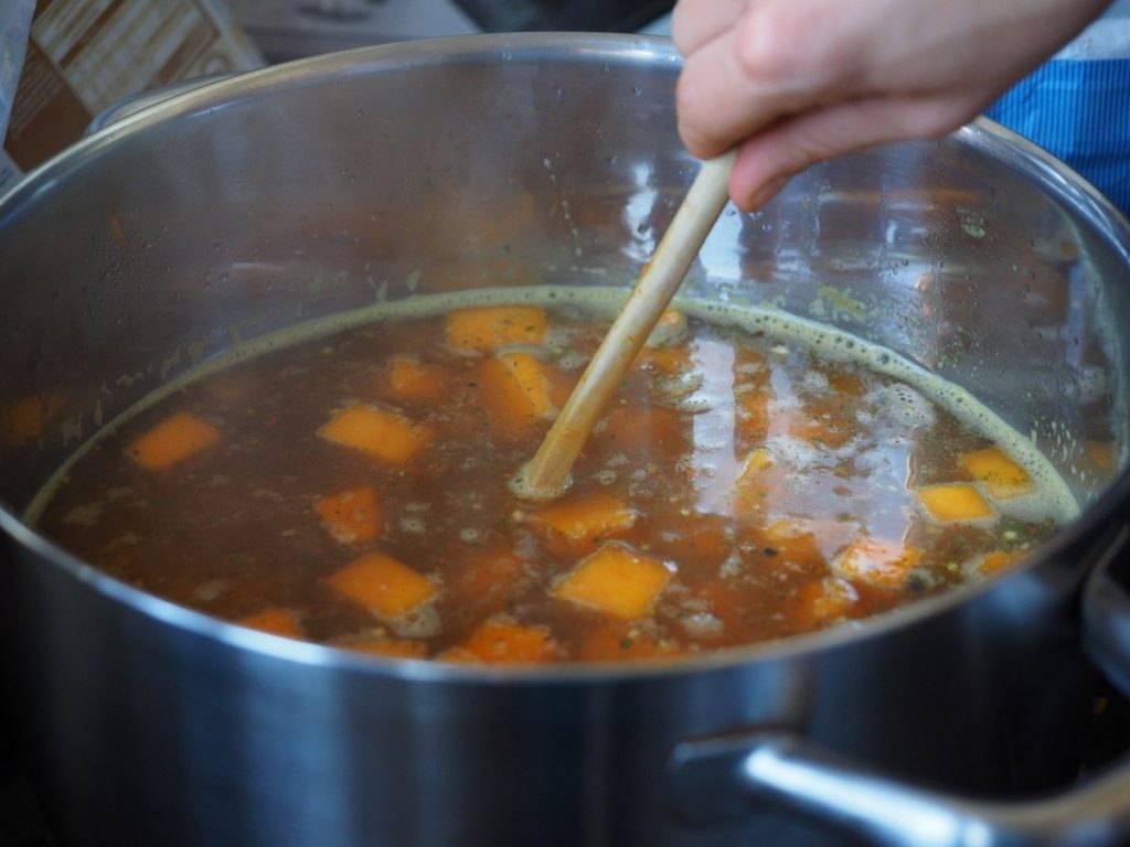 Preparación Del Caldo De Pollo