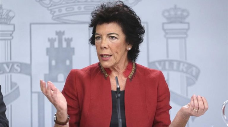 Celaá acusa a PP y Vox de hacer «hackeo de la mente» con «mentiras» sobre LOMLOE