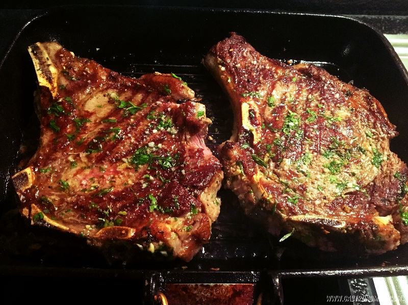 Chuletón Con Mantequilla De Tomillo Y Ajo