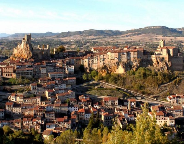 Con castillo medieval incluido: la ciudad con menos habitantes de España 