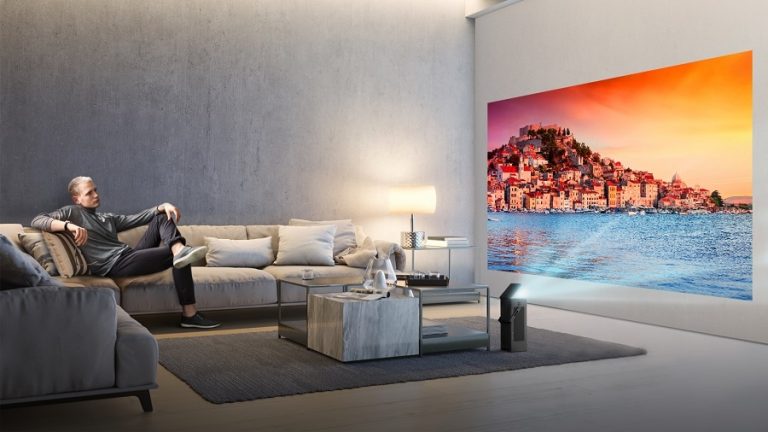 Proyector o Smart TV: ¿qué opción es mejor para ti?