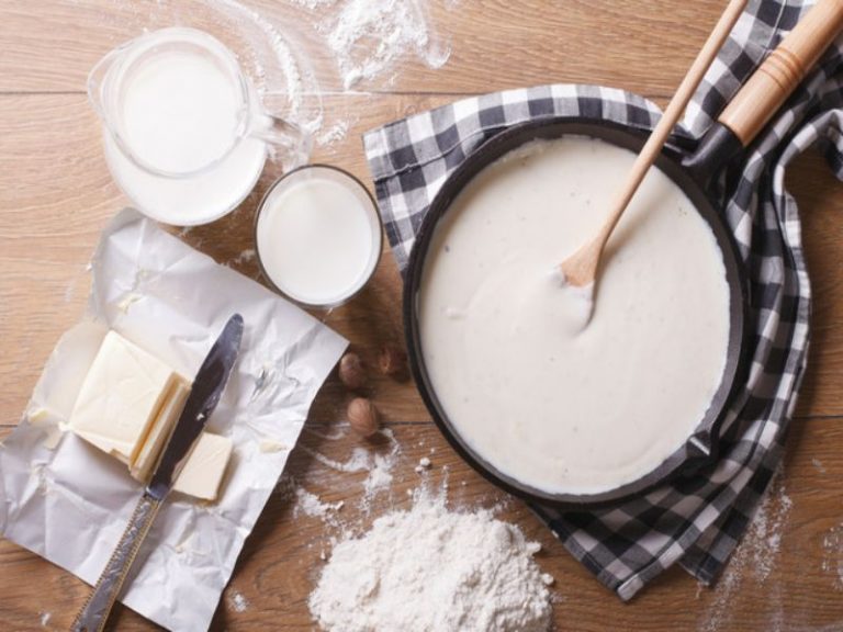 Los trucos para hacer una bechamel sin grumos