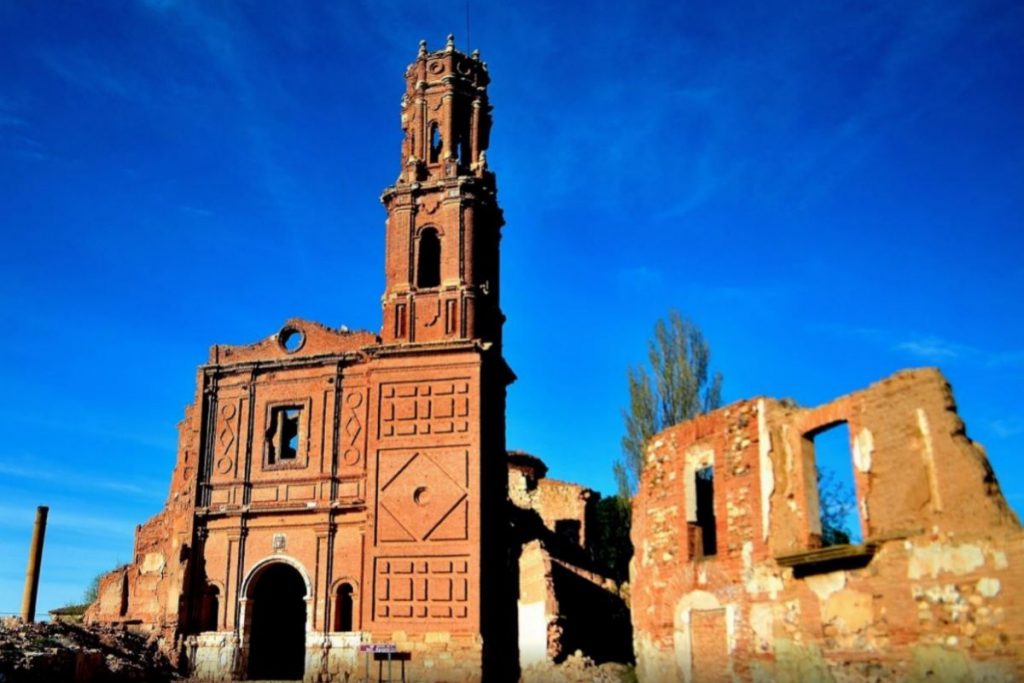 La ciudad fantasma de Belchite acoge las primeras escenas de 'El laberinto del fauno'.