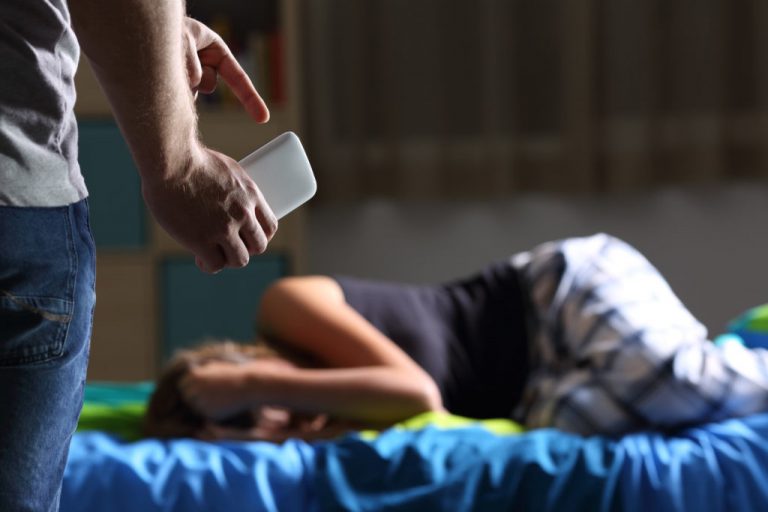 ‘Stalkerware’, la amenaza silenciosa de la tecnología para controlar a las víctimas de violencia doméstica