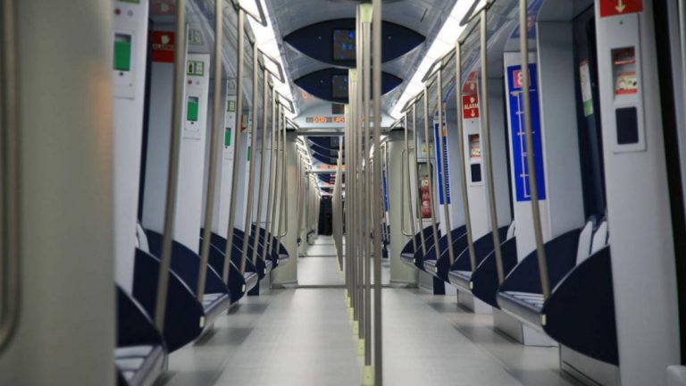 Los obras de Galdós, Delibes o Benedetti llegan al transporte público madrileño