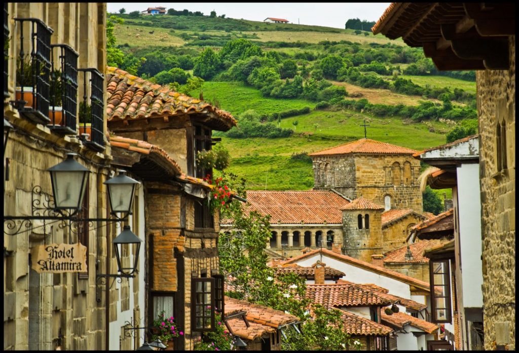 Santillana Del Mar, Más Que Las Cuevas De Altamira