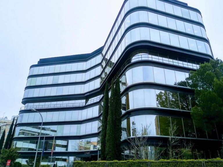 La CNMV alerta sobre suplantaciones de su identidad para el fraude