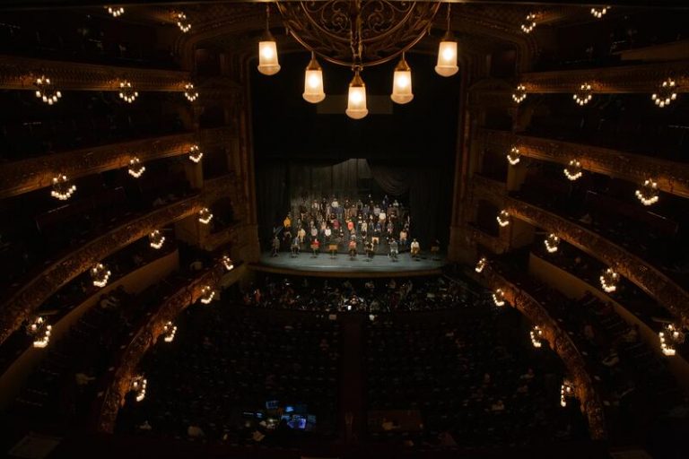 Liceu de Barcelona desdobla funciones para cumplir con restricciones