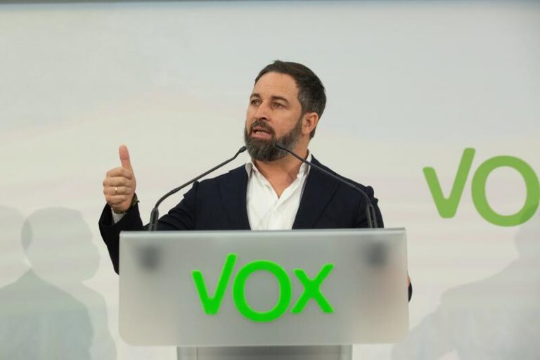 Abascal viaja a Canarias, donde participará en una marcha «frente a la invasión migratoria»