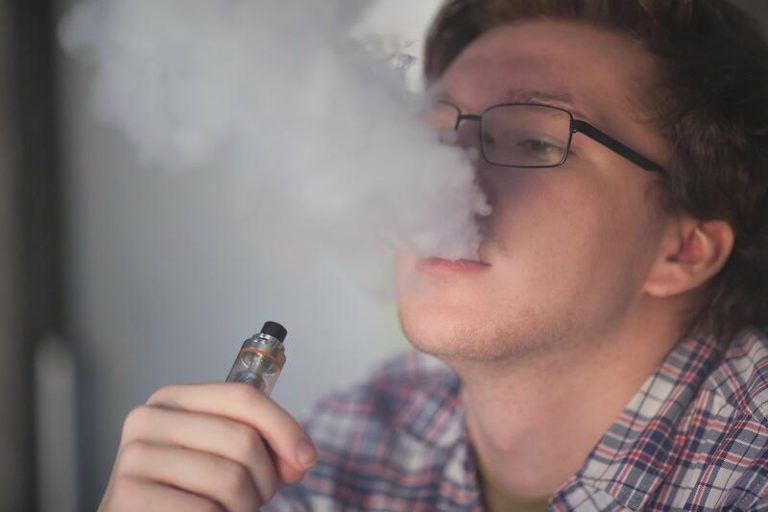 La OMS, «preocupada» con el consumo de cigarrillos electrónicos entre jóvenes