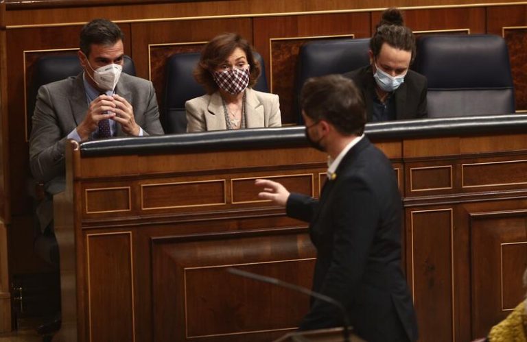 Calvo afea a Podemos su «precampaña» con los indultos: «El Gobierno no funciona así»