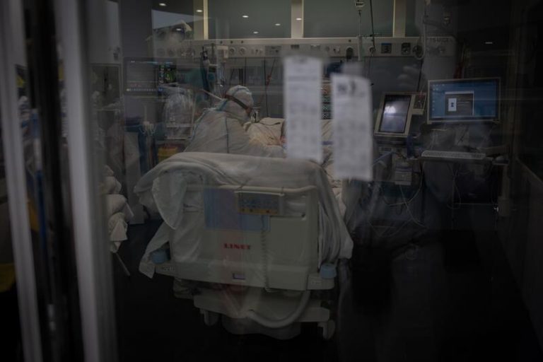 Se doblan los contagios en Cataluña y crece la tasa de riesgo de rebrote