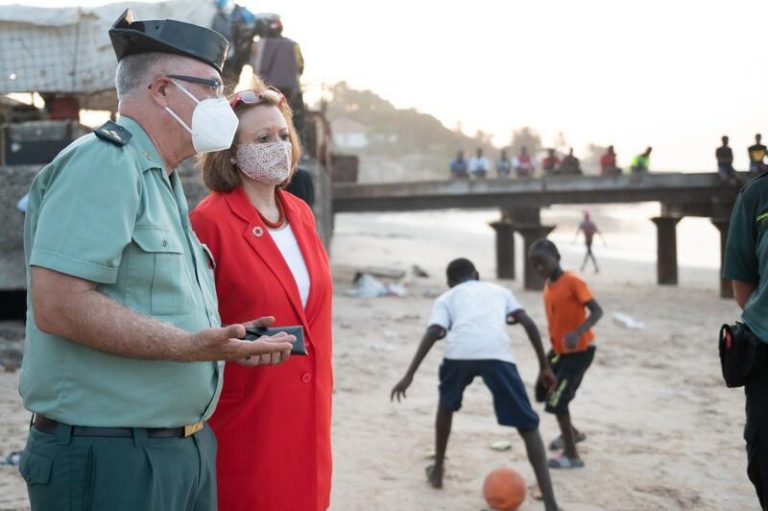 La GC vuelve a patrullar la costa de Gambia: «Salvamos vidas evitando que salgan»