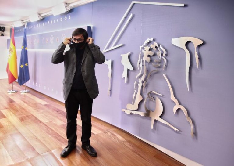 Podemos insiste en que Rajoy debe estar «en el centro» del ‘Kitchen’