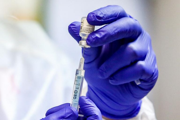 Pfizer pospone la entrega de vacunas a España por una «incidencia logística» en Bélgica