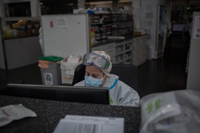 Cataluña registra menos de mil casos y 26 fallecidos más en las últimas 24 horas