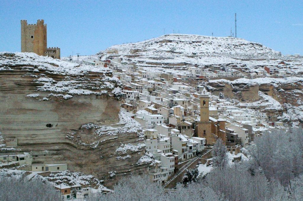 Si Miras Esta Imagen Y No Te Asombra, No Sabemos Qué Más Recomendarte. La Nieve Es Bella, Alcalá Del Júcar Más.