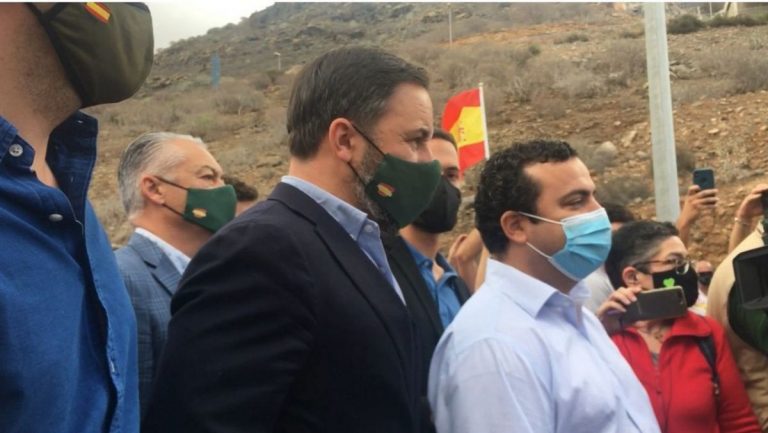 Abascal pide que la Armada detenga las pateras antes de entrar en aguas españolas