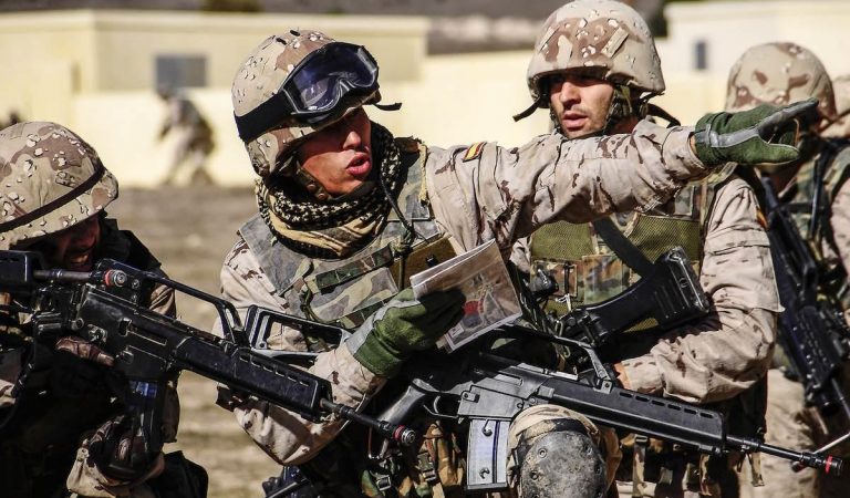 Militares creen que se intenta tapar sus exigencias con un debate «artificial»