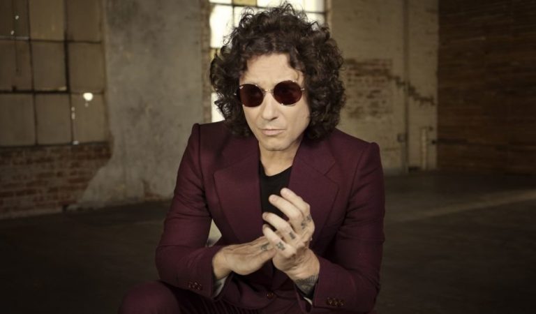 Bunbury presenta «Curso de levitación intensivo», su álbum