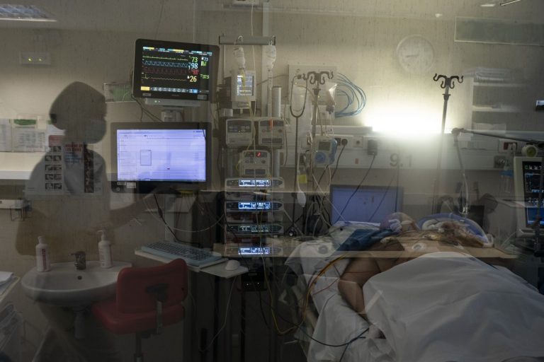 Cantabria suma 11 muertes, suben los casos y bajan los ingresos