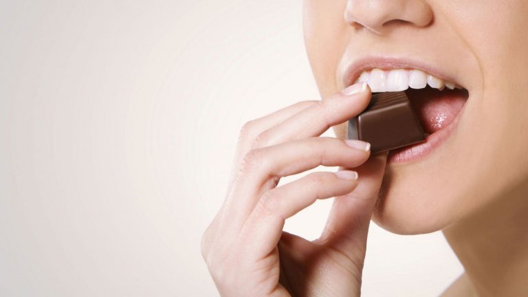 Comer 10 gramos de chocolate al día y otros secretos que te harán vivir más