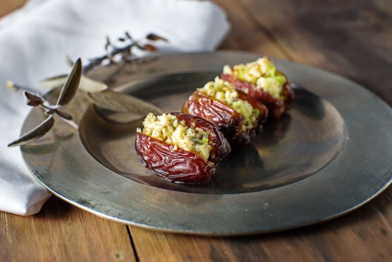 Cómo hacer dátil relleno de queso Philadelphia y nueces