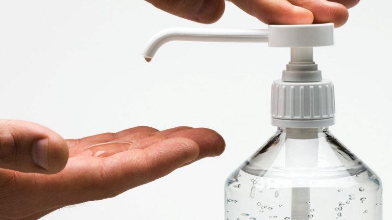 Cómo hacer gel desinfectante para manos con alcohol